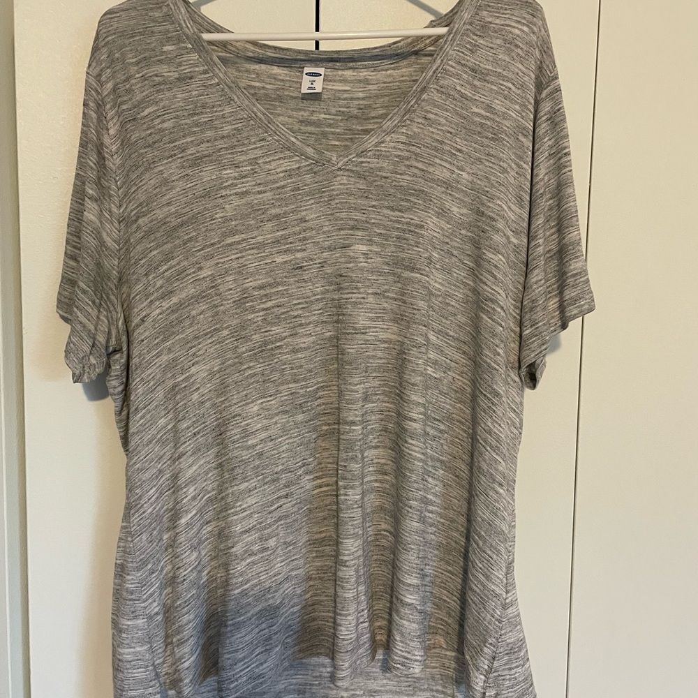 Old Navy Luxe Marble Gray Short Sleeve V-Neck Tee